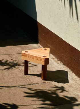 边集EDITOR GASKA TRIO Stool实木手工三角矮凳简约