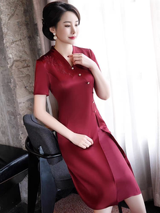 妈妈婚宴礼服高端改良旗袍中年女士婚礼喜婆婆红色V领连衣裙