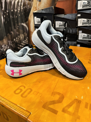 安德玛女跑步鞋运动健身缓震透气