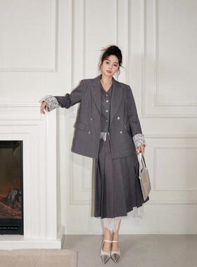 Three Quarters设计师 2024秋季新款灰色系蕾丝拼接西装马甲半裙