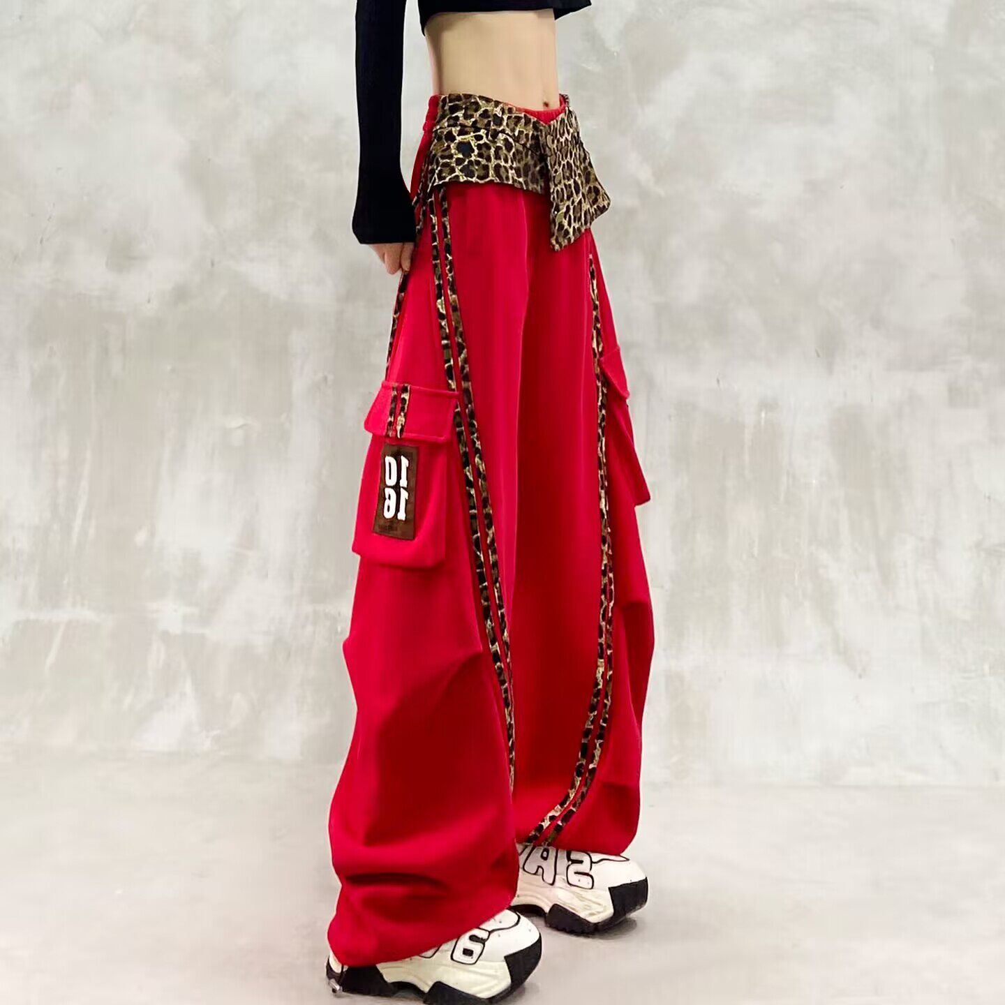 欧货香蕉弯刀阔腿卫裤女2026春季新款条纹拼色运动休闲口袋工装裤