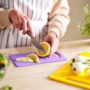 宜家国内代购   伯里图 砧板，2件套，纯黄色/淡紫色