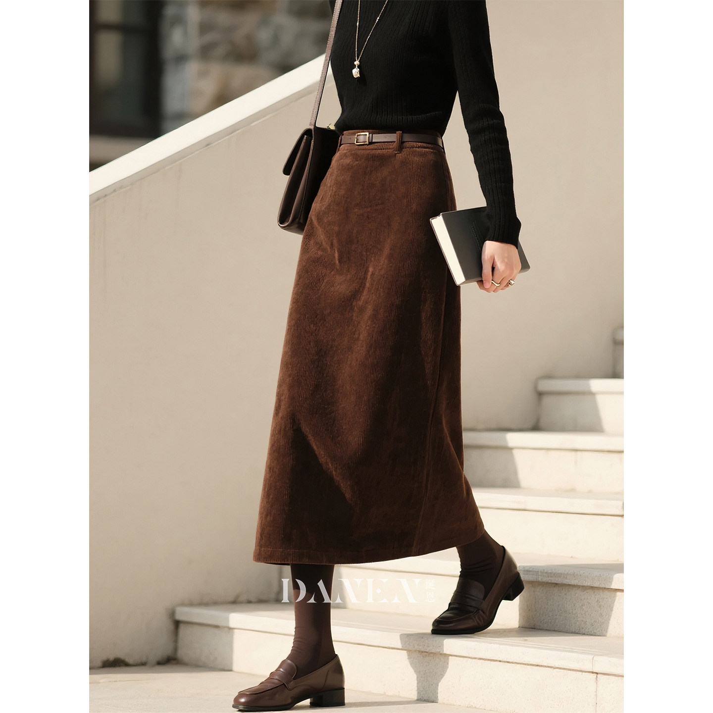 深棕色灯芯绒半身裙女2025年秋冬