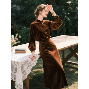 棕色丝绒套装女2025年秋冬新款时尚减龄显瘦上衣直筒长裙两件套