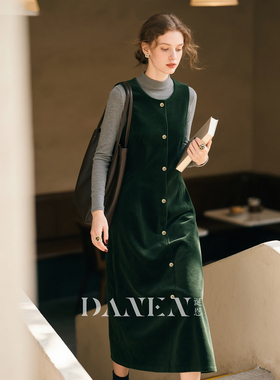 墨绿色灯芯绒纯棉无袖连衣裙2025年秋冬新款时尚复古百搭背带裙