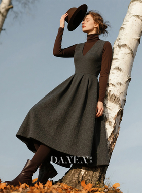 深灰色毛呢V领背带连衣裙女2026年秋冬新款温柔优雅叠穿A字裙