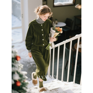 草绿色灯芯绒套装女2026年秋冬新款高级感慵懒风衬衫半身裙两件套