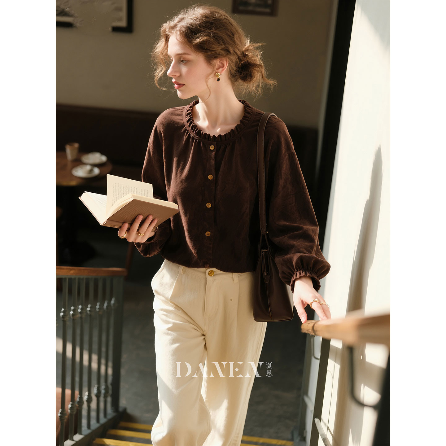 深棕色木耳边灯芯绒衬衫女2025年