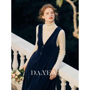 蓝色纯棉V领灯芯绒背带连衣裙女2026年秋冬新款复古叠穿连衣裙