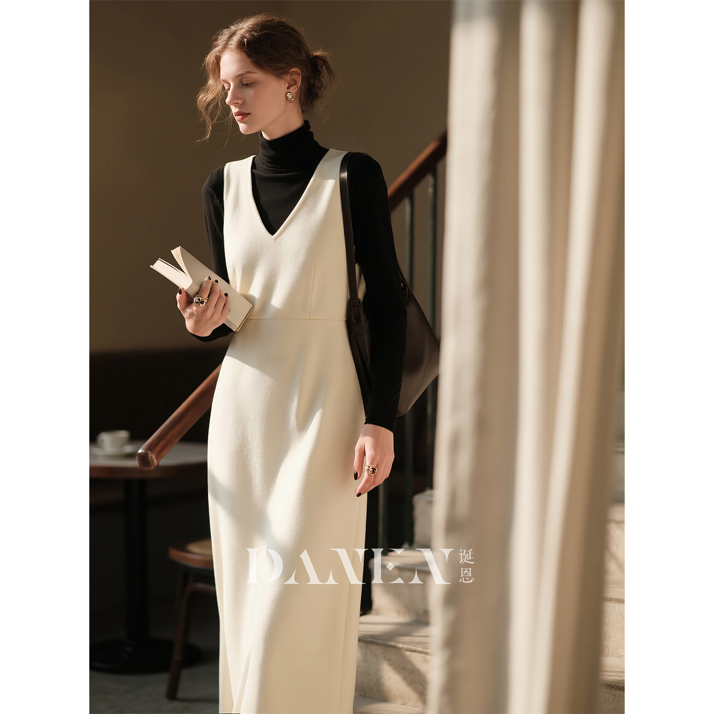 杏色法式V领叠穿连衣裙女2025年