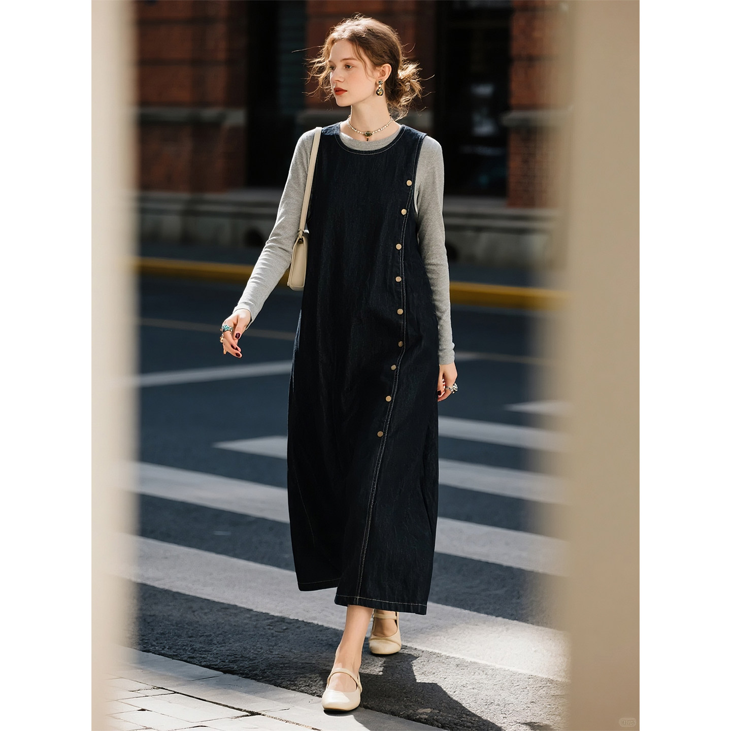 黑色牛仔背带连衣裙女2026年春季新款轻奢风复古时尚气质显瘦长裙