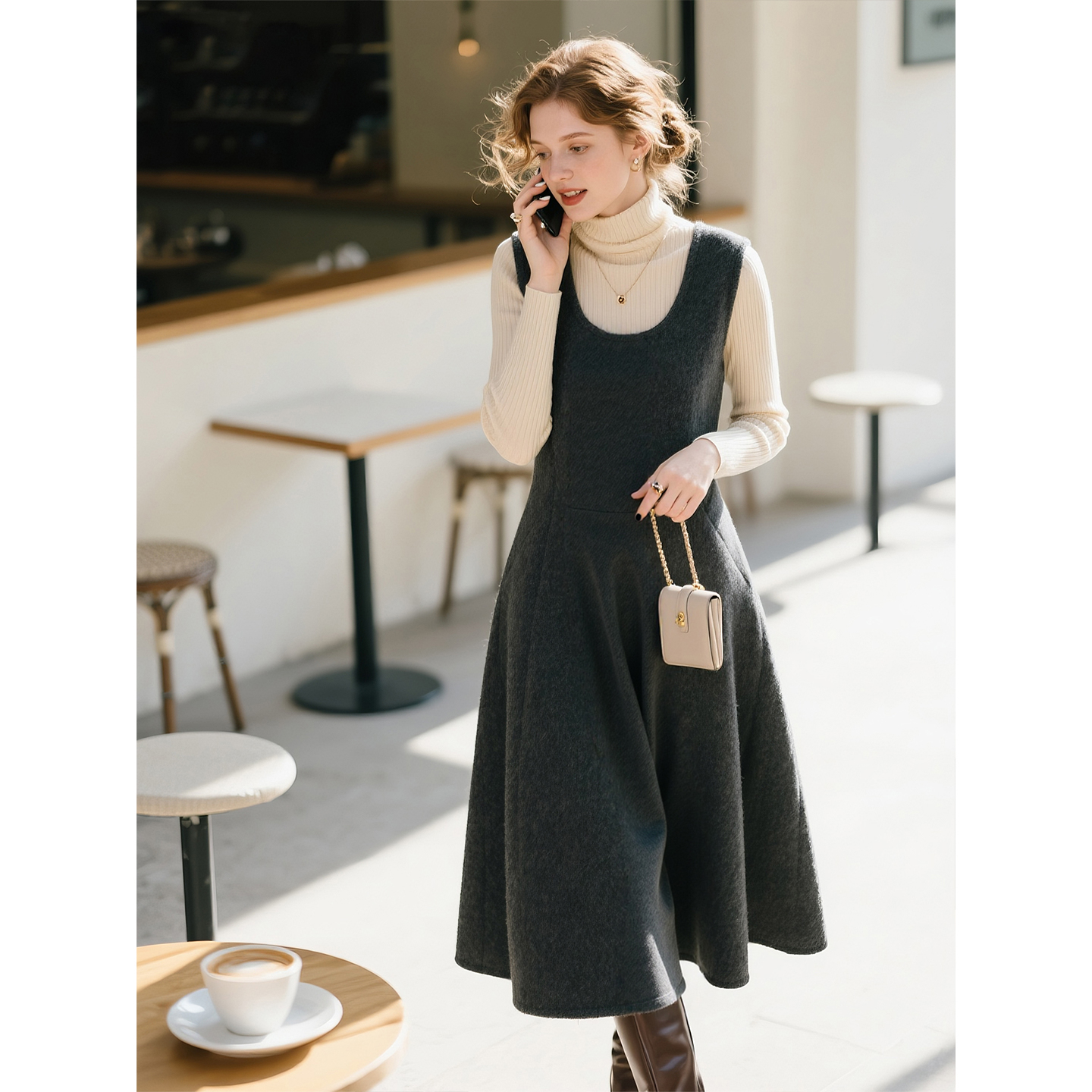 灰色毛呢U型领连衣裙女2025年