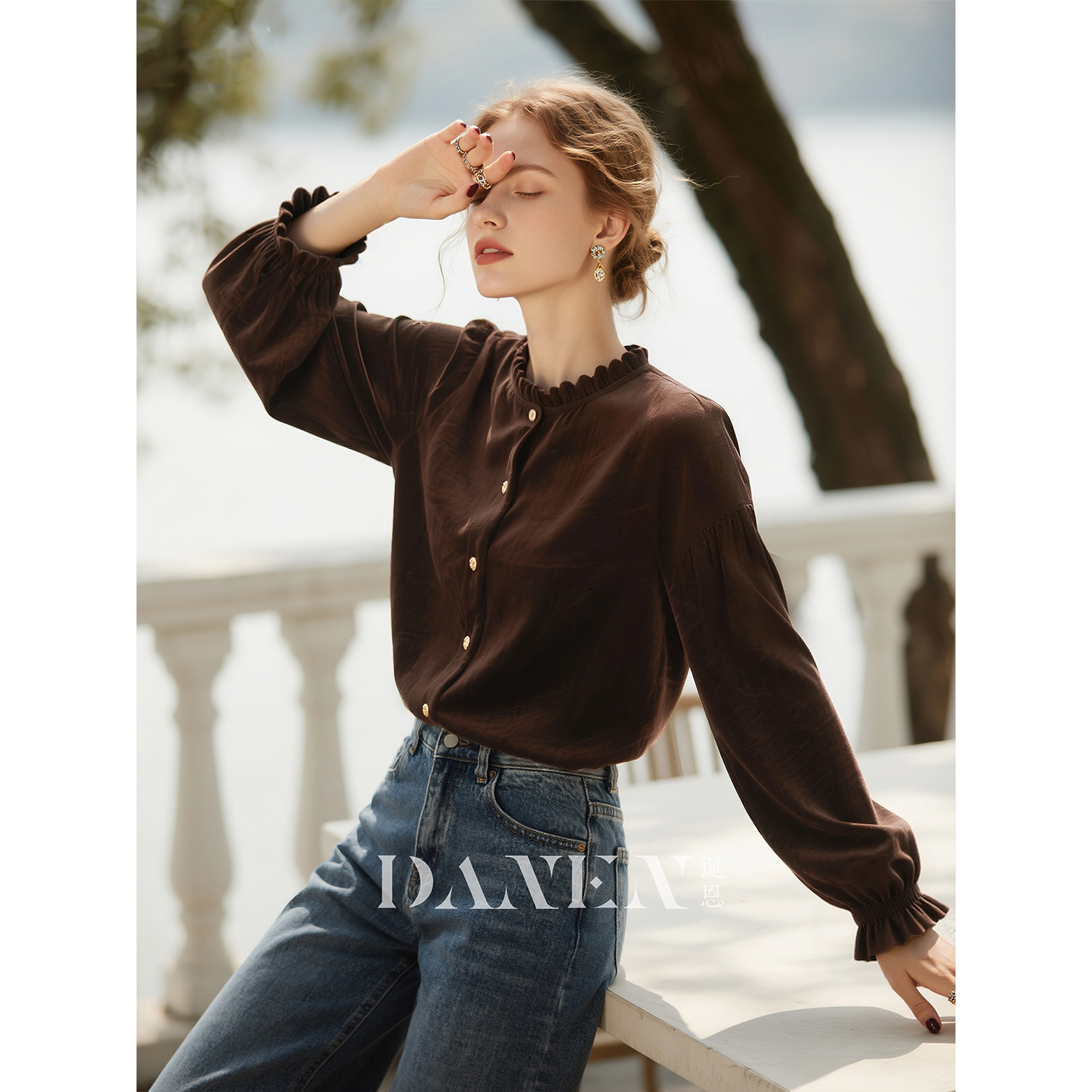 深棕色木耳领灯芯绒衬衫女2025