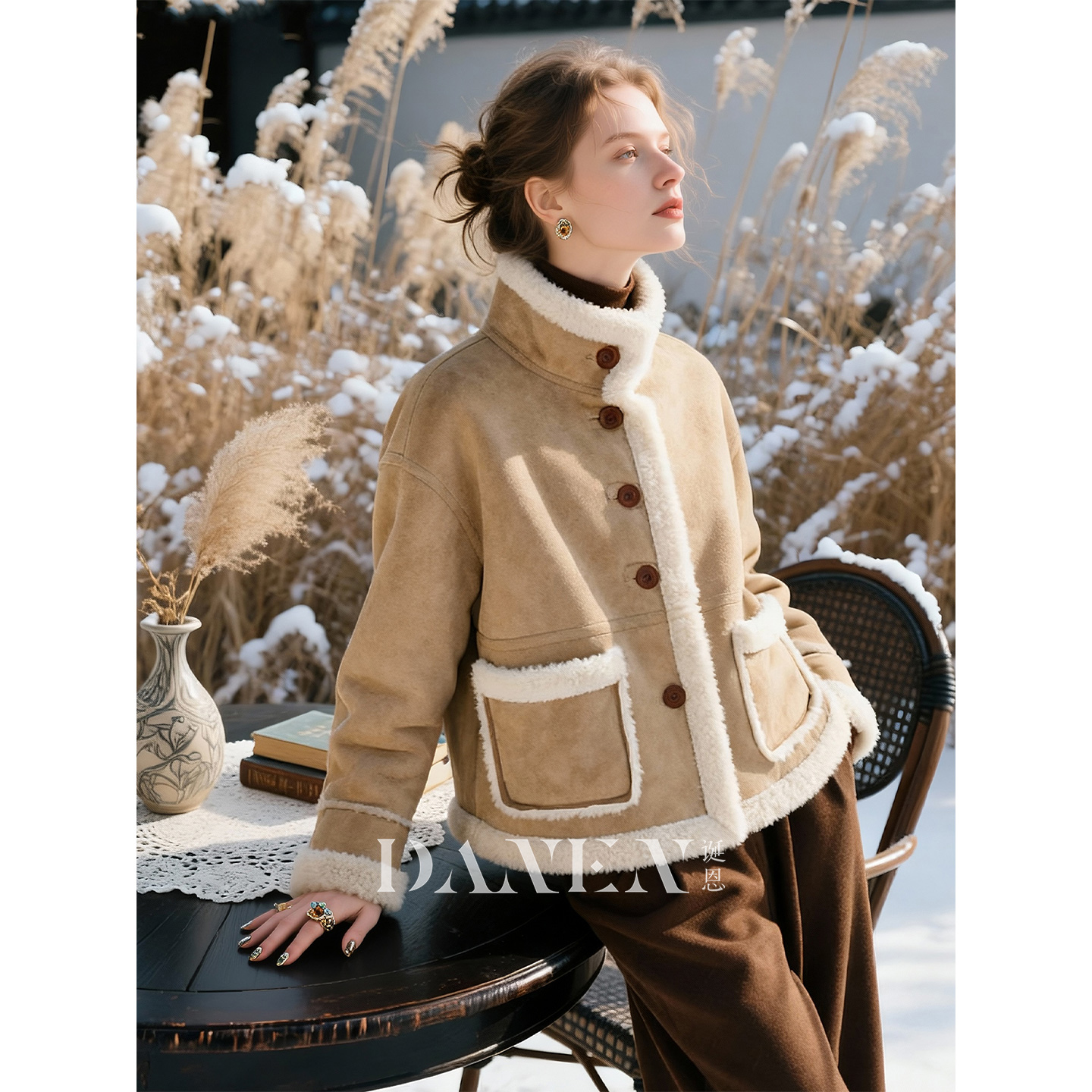 卡其色立领皮毛一体羊羔毛外套