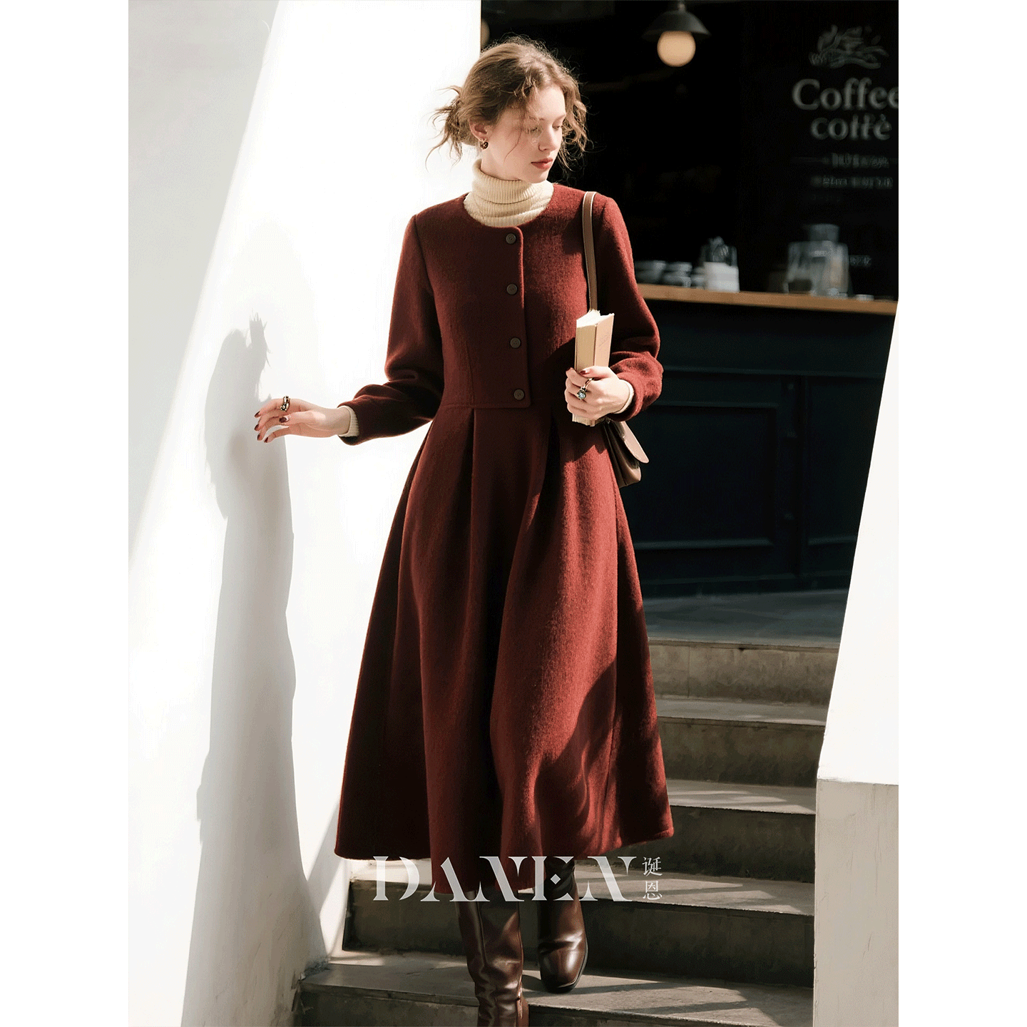 酒红色毛呢圆领连衣裙女2025年