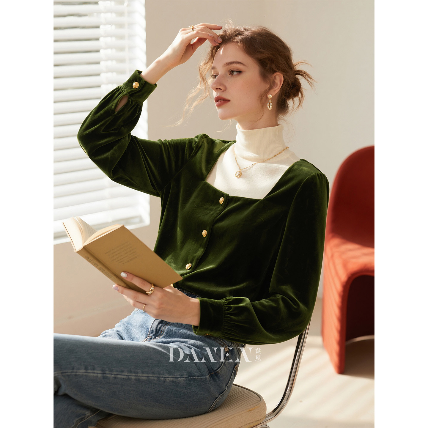 绿色方领丝绒长袖衬衫女2026年秋冬新款时髦洋气衬衣别致显瘦上衣