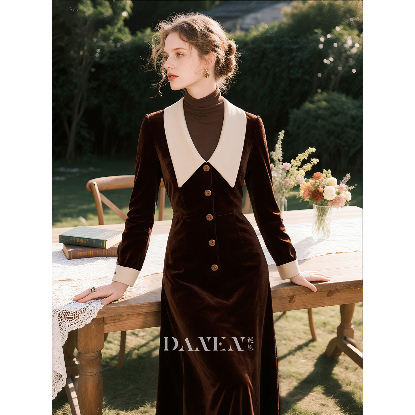咖啡色V领丝绒连衣裙女2026年秋冬新款复古长袖高级感修身显瘦裙,女装/女士精品,连衣裙,淘宝优惠券,粉丝福利购,淘宝优惠卷