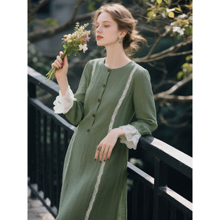 绿色天丝亚麻连衣裙女2026年春季新款长袖蕾丝拼接法式长款裙子