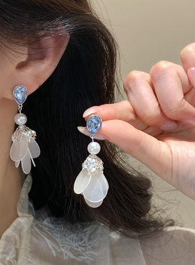 白色贝壳流苏耳钉夏日高级感ins风度假连衣裙百搭耳环珍珠长耳饰