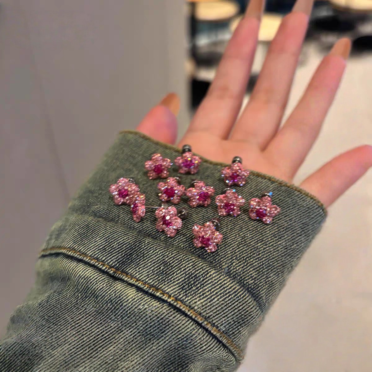 爆闪粉色满钻迷你花朵耳骨钉