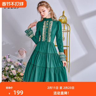 艾丽丝2026春季新款灯芯绒绿色甜美蛋糕裙蕾丝泡泡袖中长款连衣裙