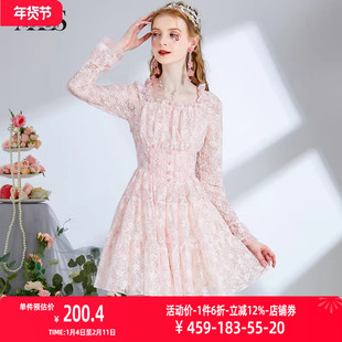 艾丽丝2026春季新款蕾丝印花粉色甜美公主裙收腰显瘦短款连衣裙女