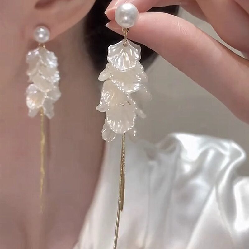 撤柜超仙白色珍珠花瓣流苏耳环高级氛围感气质耳饰女款海边度假风