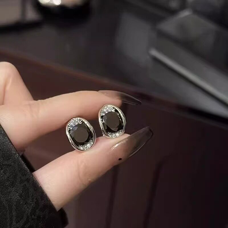 撤柜年新款气质轻奢黑色椭圆形耳钉女高级感超闪简约百搭精致耳环