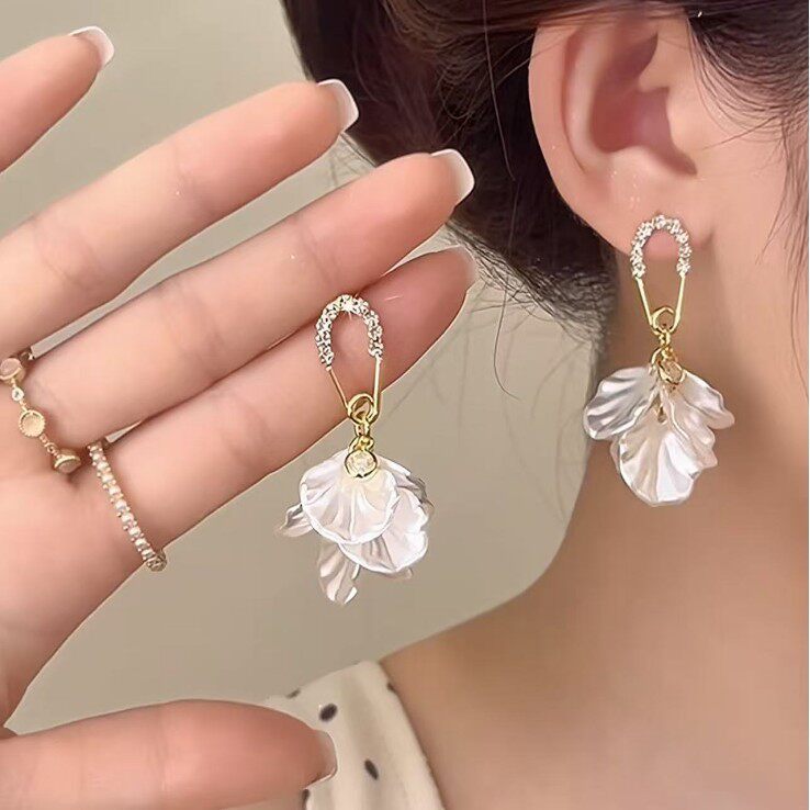 撤柜韩式个性超闪花瓣流苏耳钉轻奢优雅超仙创意设计感温柔清新耳