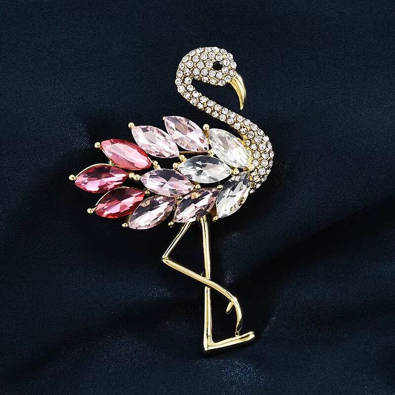 撤柜欧美时尚天鹅火烈鸟胸针仙鹤粉红孔雀羽毛胸花高级感西装外套
