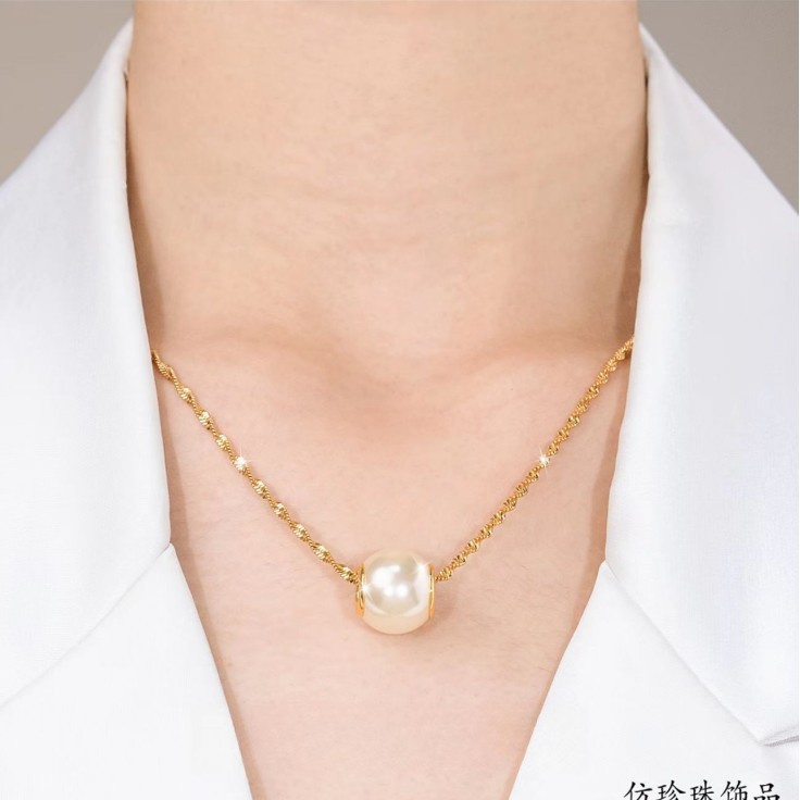 撤柜百搭珍珠项链女新款爆款高级感轻奢小众设计叠戴钛钢项链