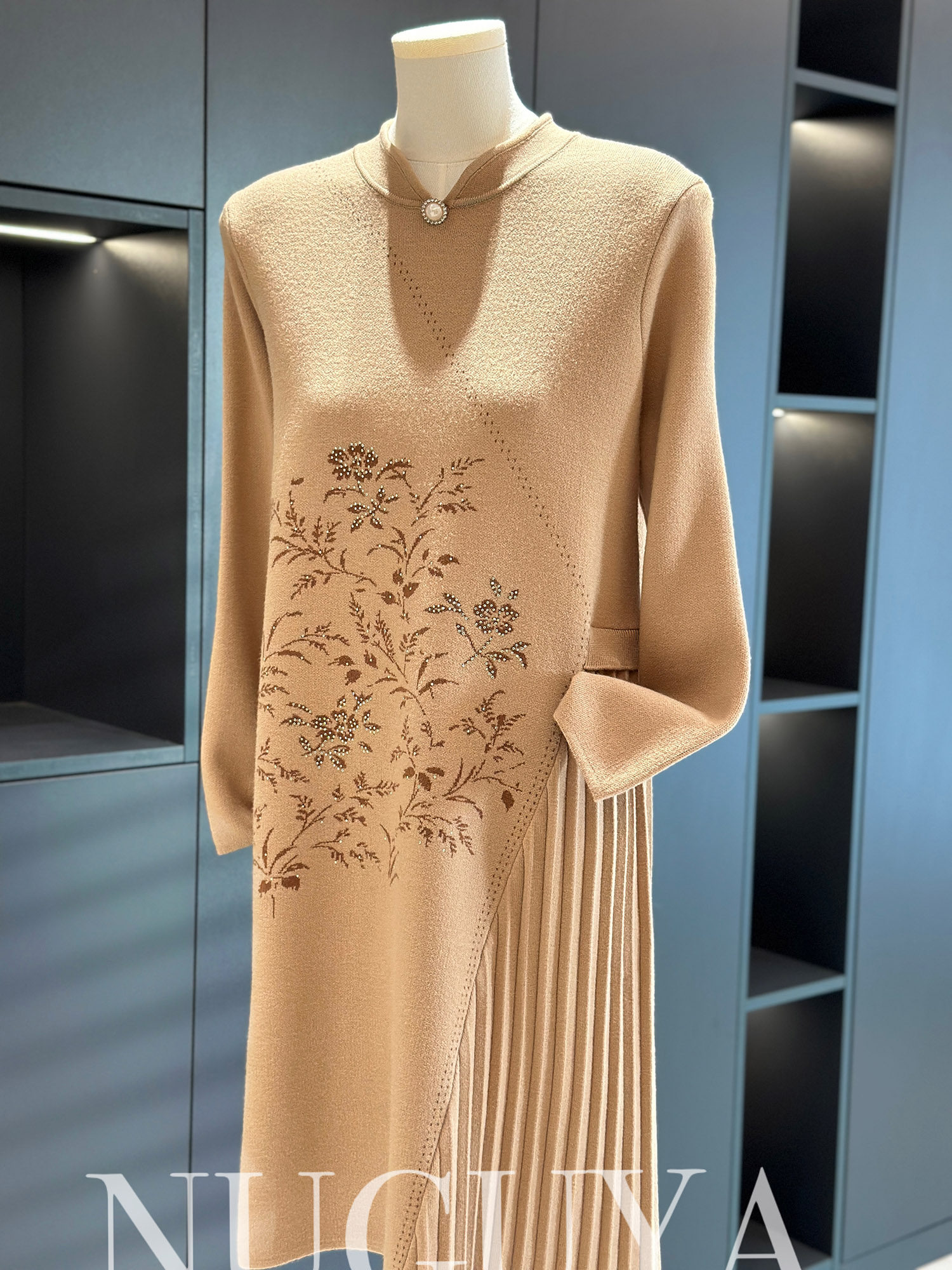 国风旗袍领妈妈装针织连衣裙女冬装新款高端中老年中长款毛衣裙子