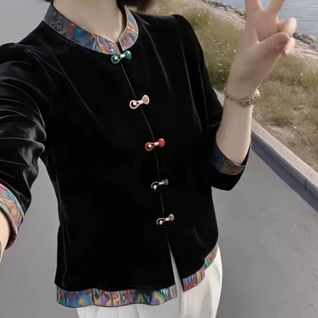 春秋新款妈妈装上衣新中式国风高级感黑色金丝绒盘扣小衫女打底衫