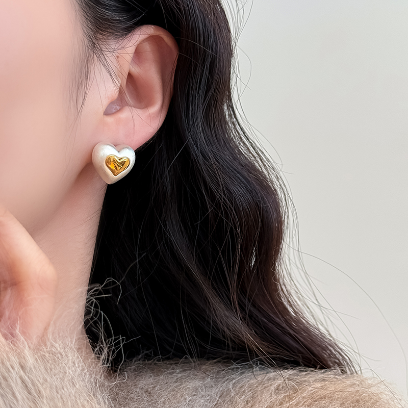 撞色爱心高级感小耳钉
