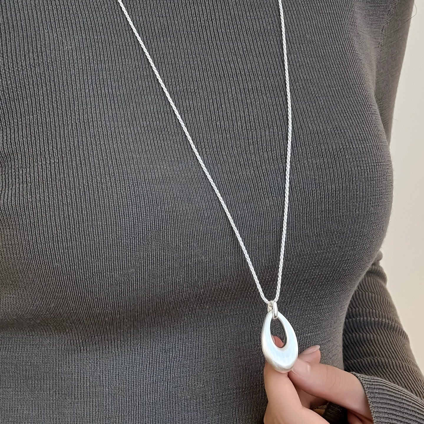 法式秋冬银色金属拉丝镂空水滴简约高级感项链颈链毛衣链质感时髦,饰品/流行首饰/时尚饰品新,项链,淘宝优惠券,粉丝福利购,淘宝优惠卷