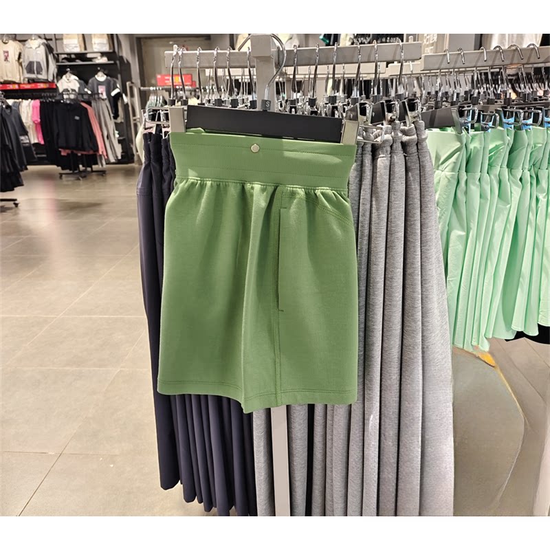 李宁 女子运动短裤2024夏季新品健身系列舒适透气三分裤AKSU554