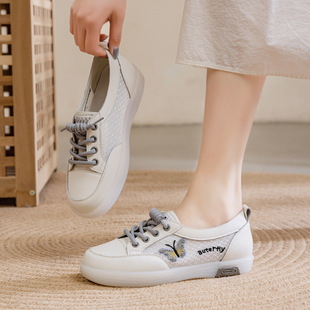 夏季透气不闷脚大码女鞋41一43真皮板鞋女2025新款网面时尚小白鞋