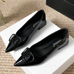 气质小尖头名媛风V扣百搭浅口大码 女春秋 女鞋 41到43低跟红色单鞋