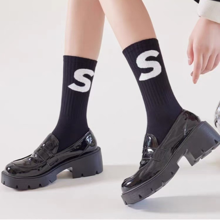 袜子女2024新款爆款秋冬季防脚气防臭配鲨鱼裤C字母长筒
