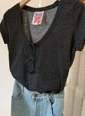 2026夏季新款韩版时髦流行V领雪花棉正肩短袖T恤女显瘦透气上衣潮