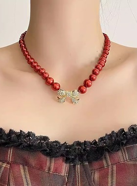 法式复古蝴蝶结珍珠项链配裙子