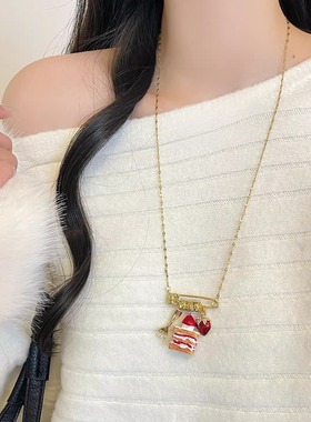 韩系ins草莓蛋糕叉子吊坠项链女轻奢小众设计感毛衣链时尚颈链新