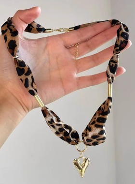 复古辣妹豹纹丝巾项链女甜酷y2k爱心吊坠锁骨链高级个性百搭配饰