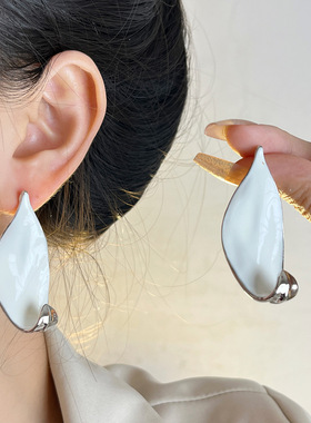 新中式白色珐琅树叶卷叶耳环女轻奢小众高级感时髦夸张耳钉耳饰潮