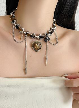 辣妹小众爱心吊坠缠绕金属锁骨链