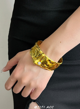 欧美风复古五官金色手镯轻奢设计高级感重工手环小众独特夸张手饰