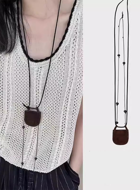 麂皮绒月牙包mini项链女设计感