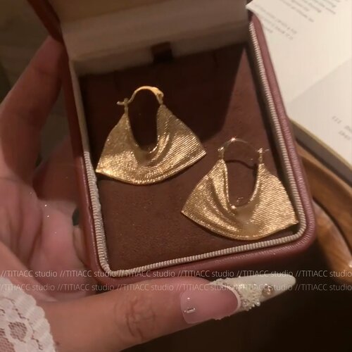 法式复古金色肌理包包耳环女小众拉丝独特贵气耳扣高级感轻奢耳饰