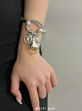 欧美现实主义面部五官吊坠流苏手链女立体镶嵌珍珠时尚设计感手饰