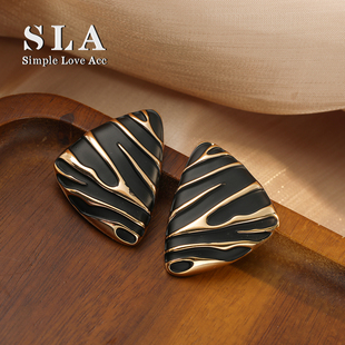 个性 Acc私家 复古几何欧美高级感黑金纹银针耳环女潮 Love Simple